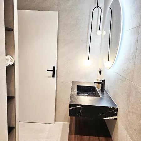 53 Berriat - T2 Avec Balcon, Moderne Et Bien Rénové, Wifi Fibre Apartamento