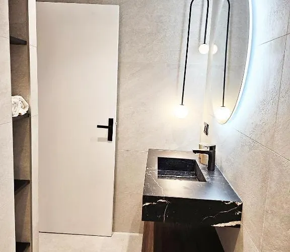 53 Berriat - T2 Avec Balcon, Moderne Et Bien Rénové, Wifi Fibre Apartamento